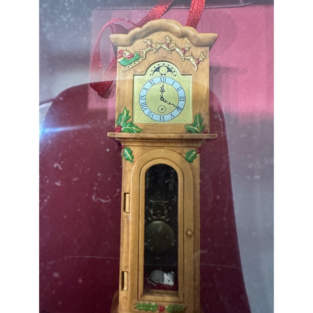 Hallmark Keepsake Ornament 2001 Twas the Night Before Christmas Not Even A Mouse - Picture 5 of 7
